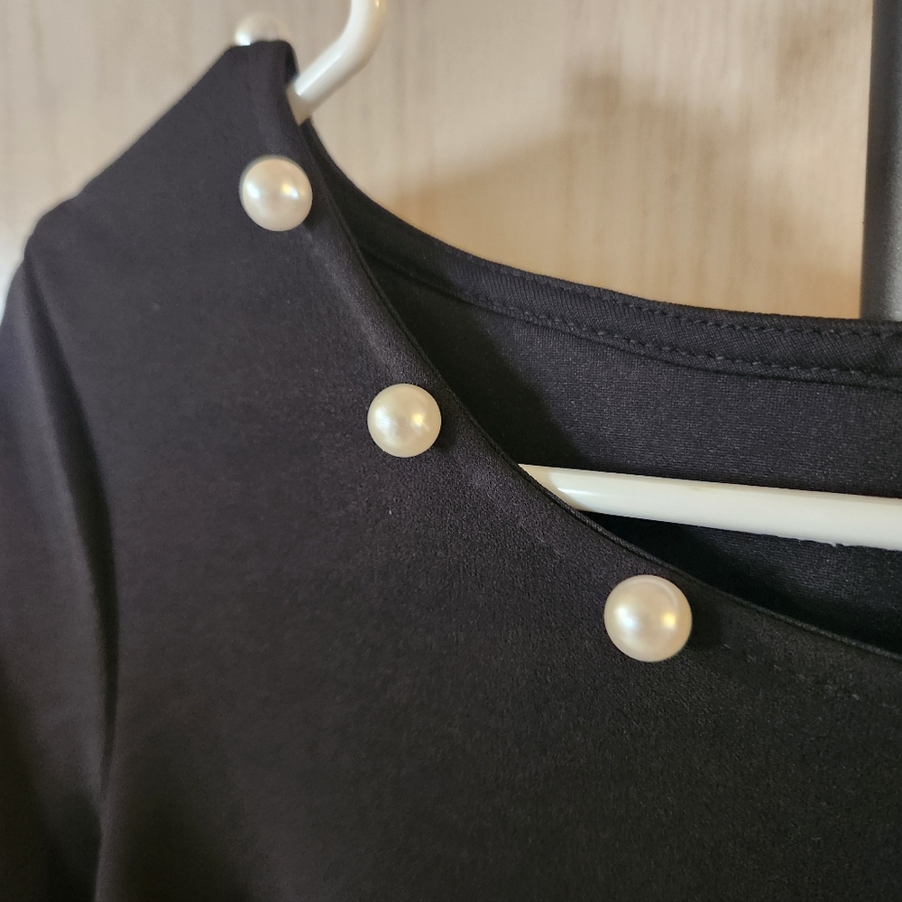 Roz & Ali Black Dress with Pearl Accents - Picture 4 of 4
